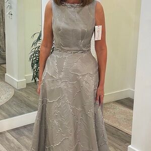 Elegant Gray Sleeveless Dress